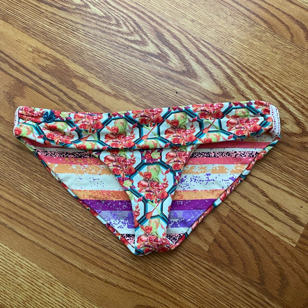 Maaji size large bikini bottoms